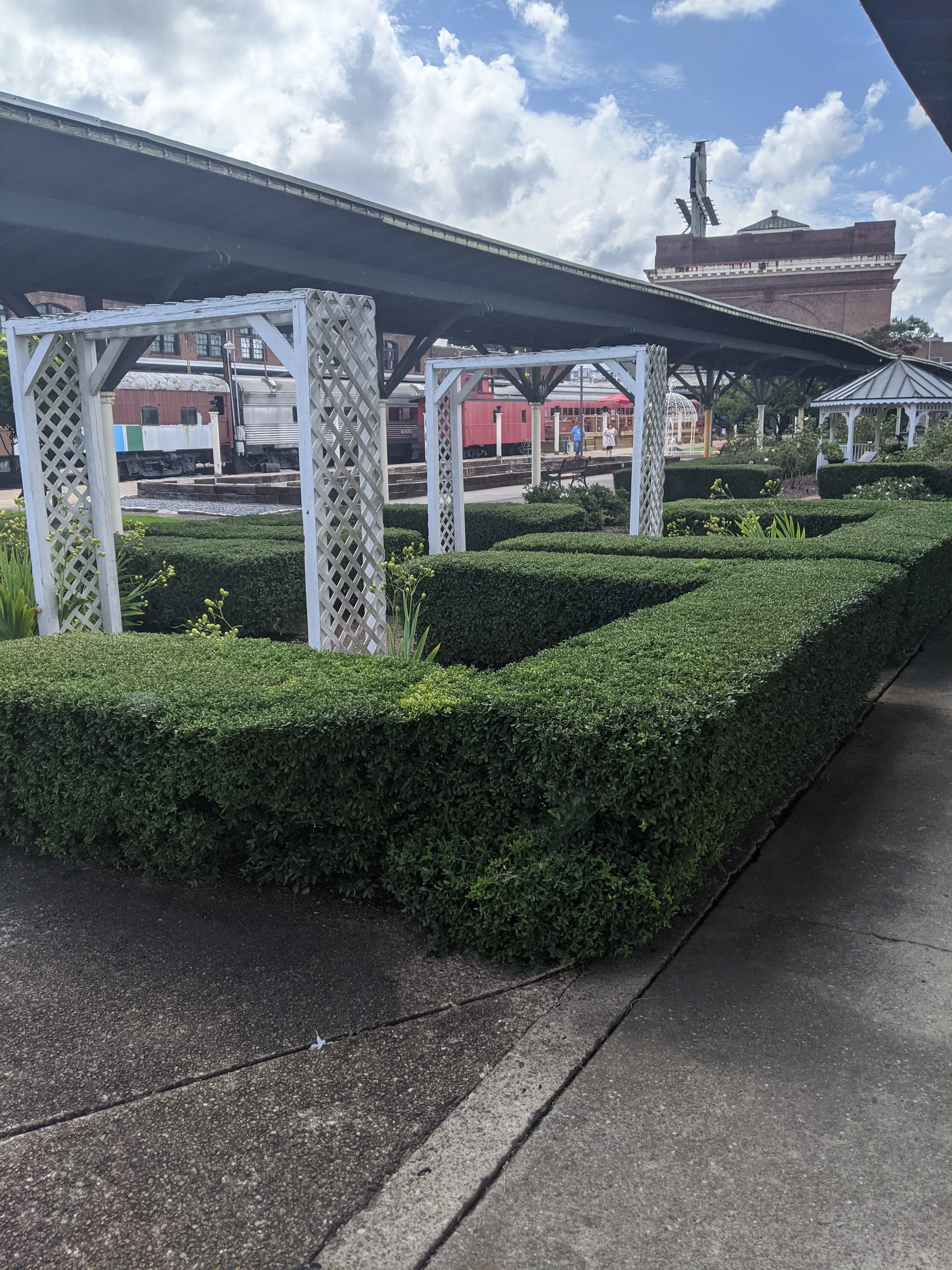 Spring gardens and grounds at the Chattanooga Choo Choo
