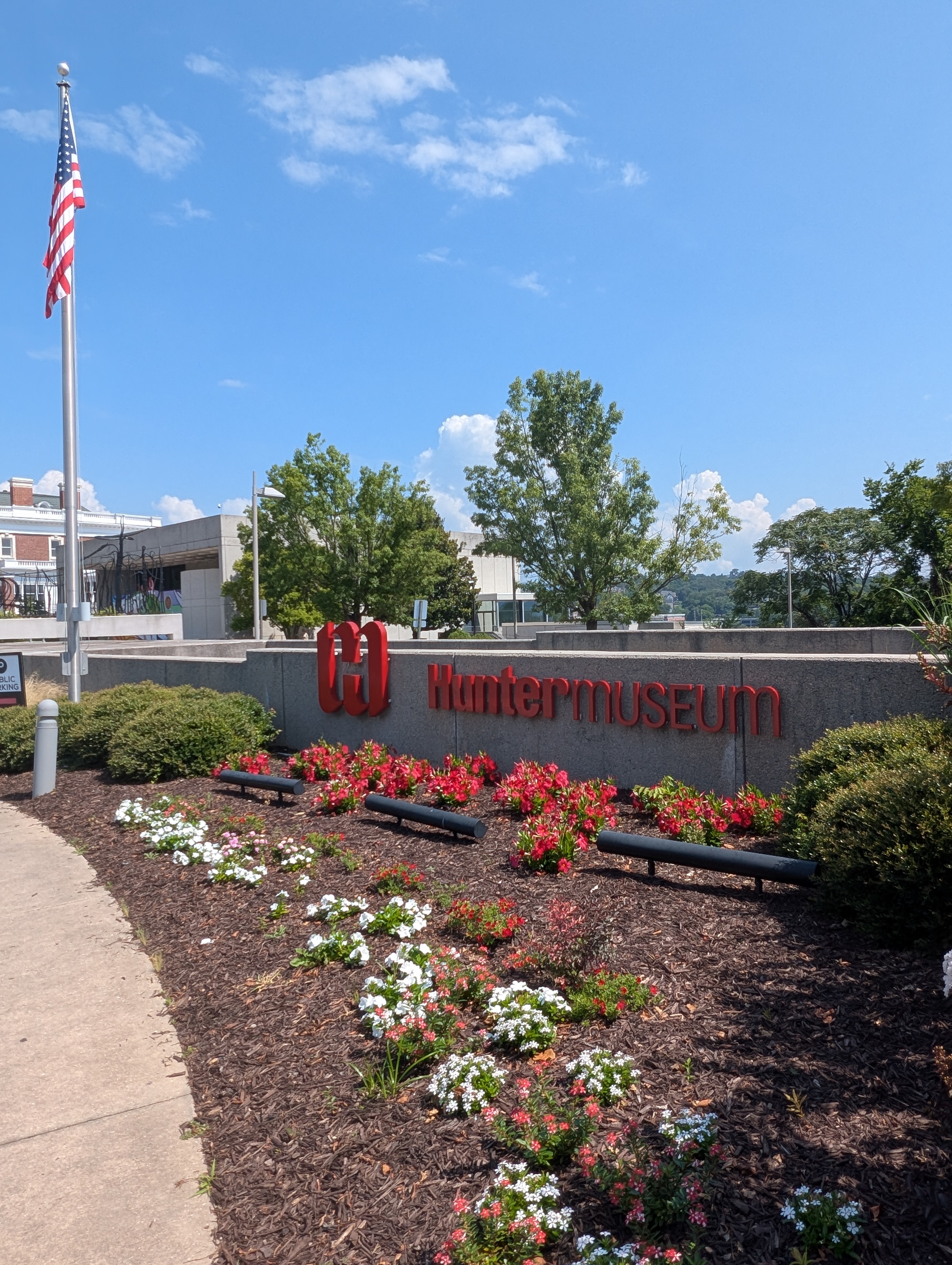 Hunter Museum of American Art exterior showing the modern architecture and riverfront location
