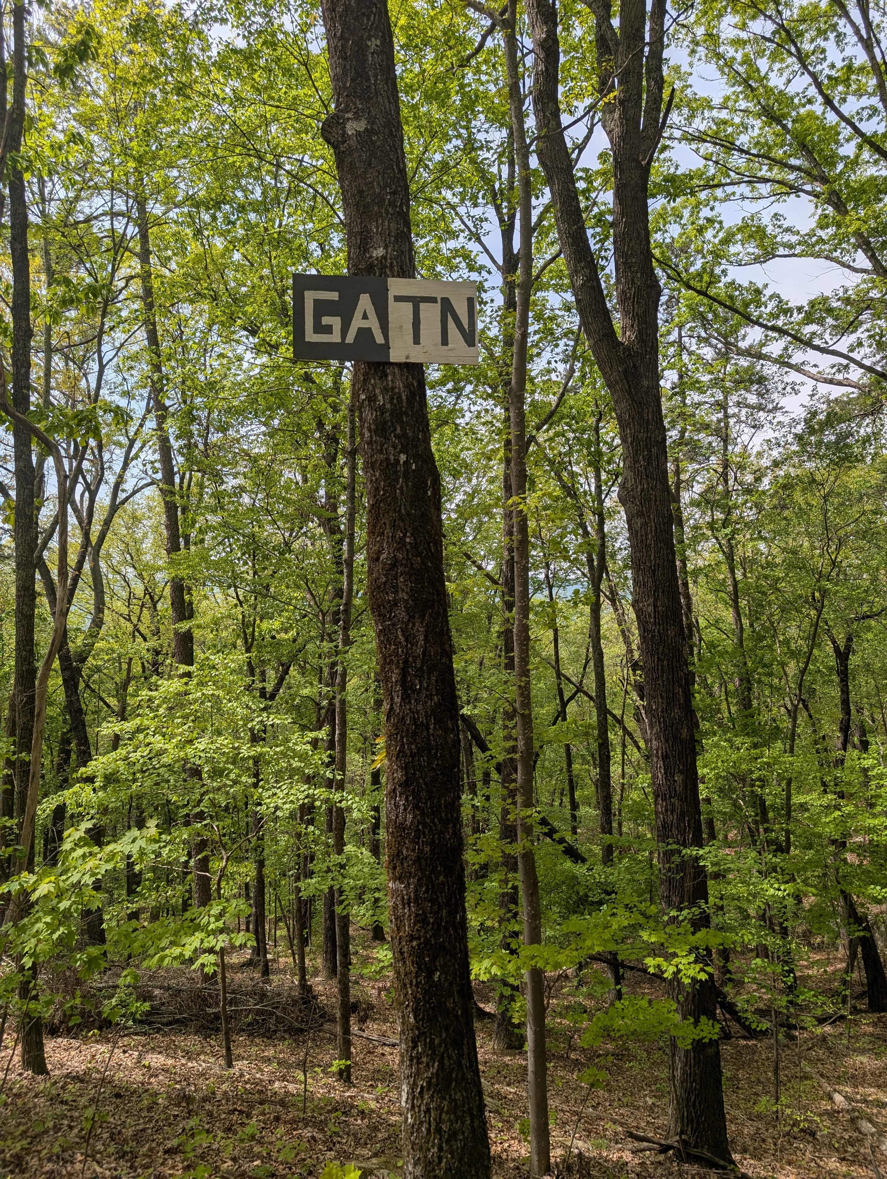 A GA/TN sign on the Guild Hardy train indicating the crossover from Tennessee into Georgia.