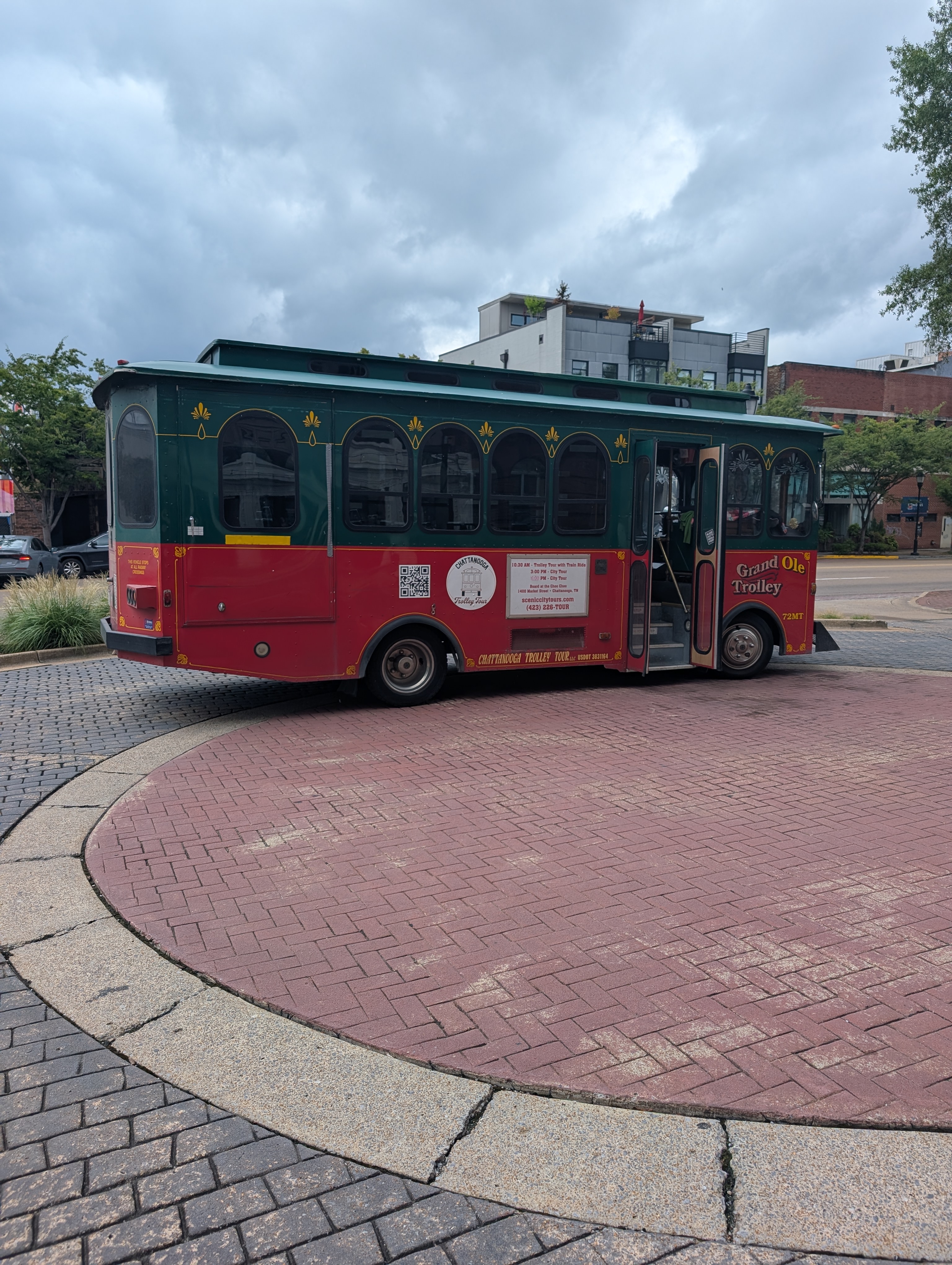 Vintage trolley bus for Chattanooga city tours with red and green colors
